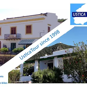  Holiday home Usticatour And